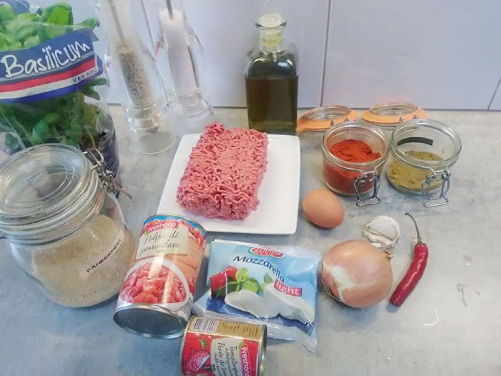Gehaktballetjes met mozzarella in tomatensaus uit de oven ingrediënten