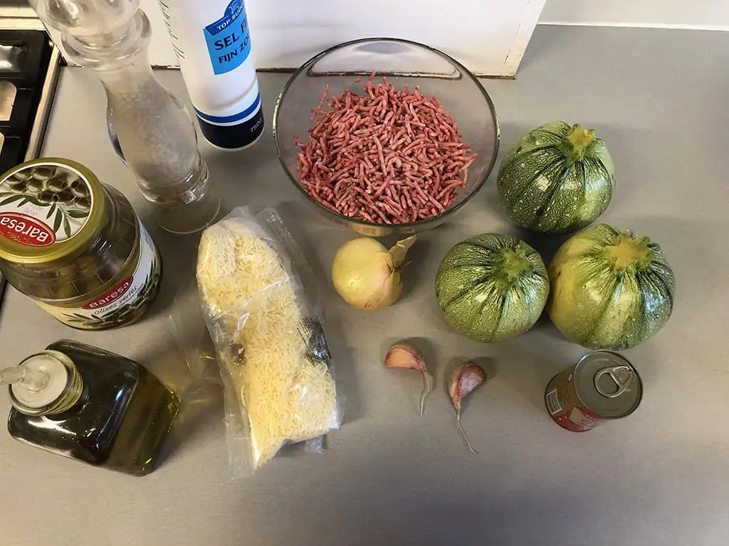 Gevulde courgette met gehakt ingrediënten