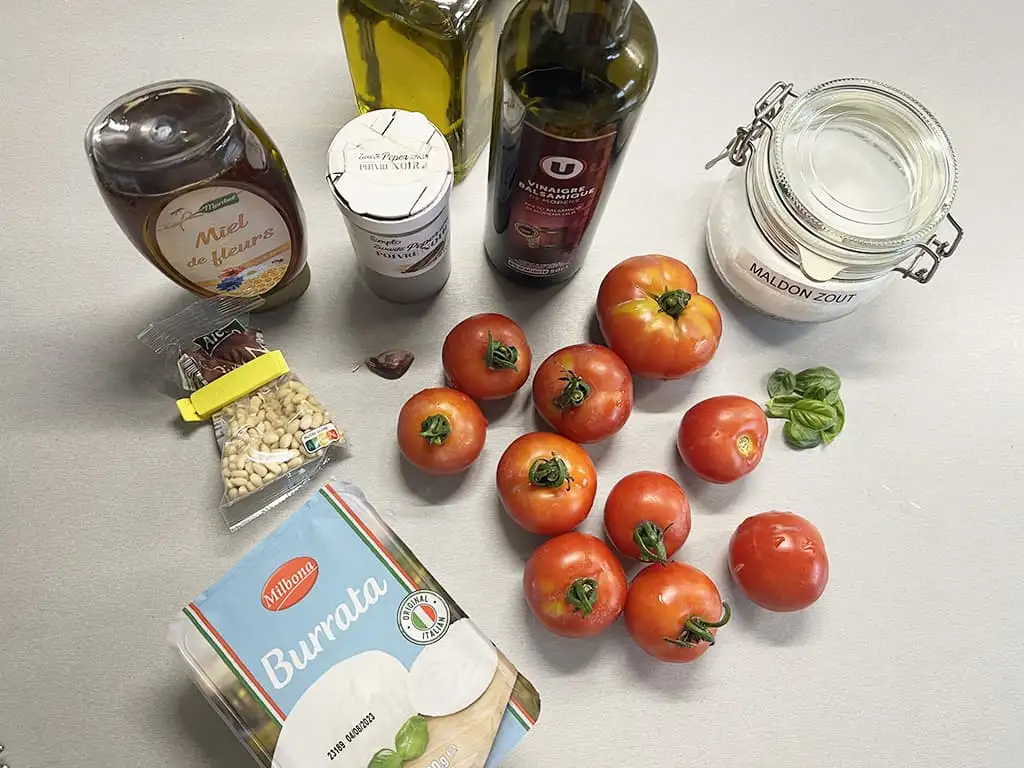 Tomatensalade met burrata ingrediënten