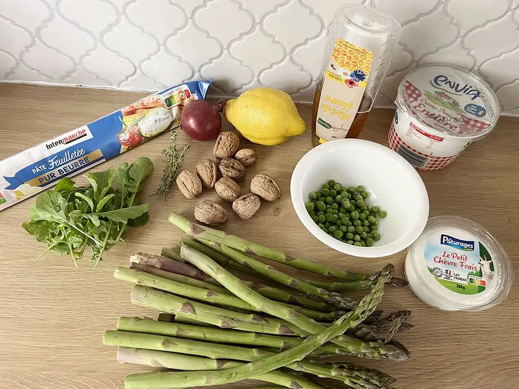 Plaattaart met groene asperges ingrediënten
