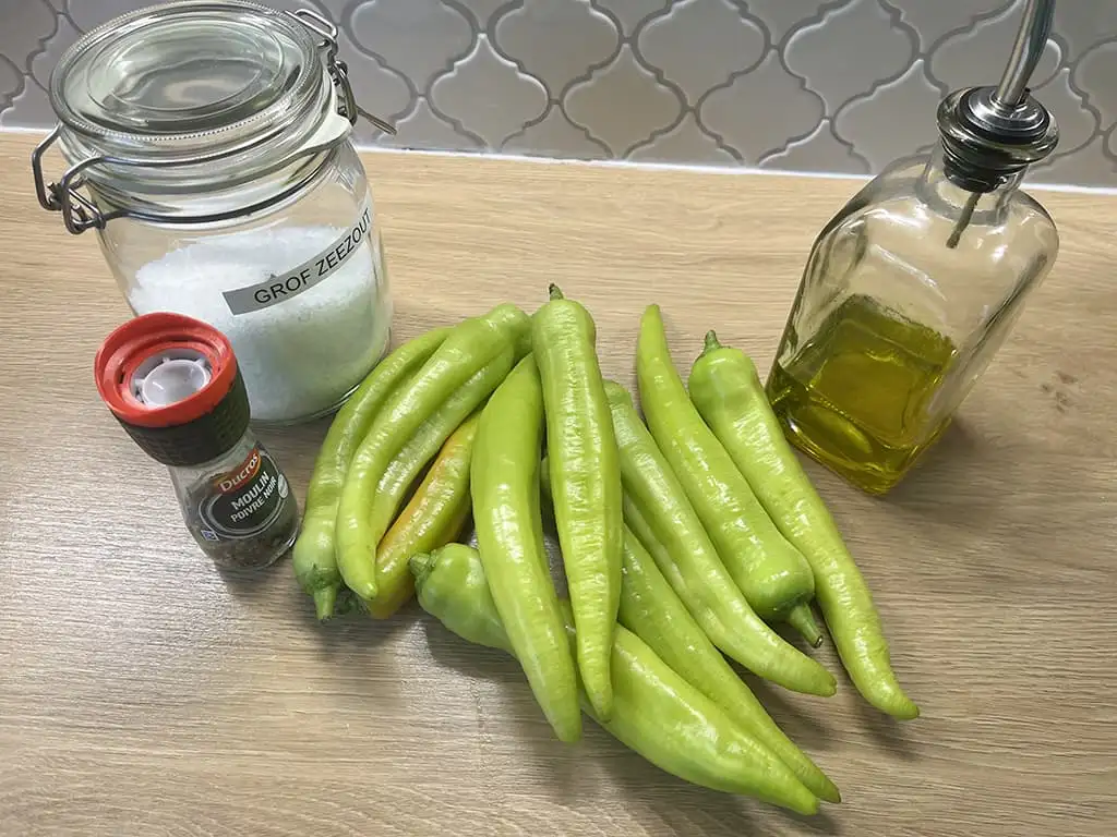 Geroosterde Turkse groene pepers ingrediënten