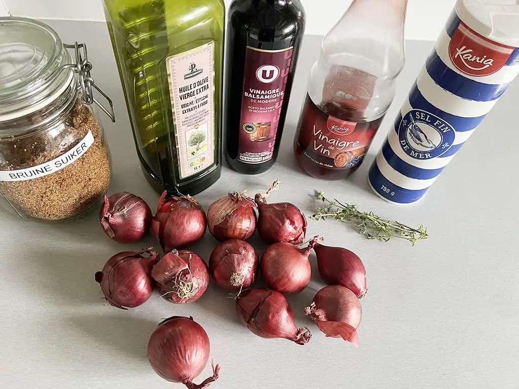 Rode uienchutney ingrediënten