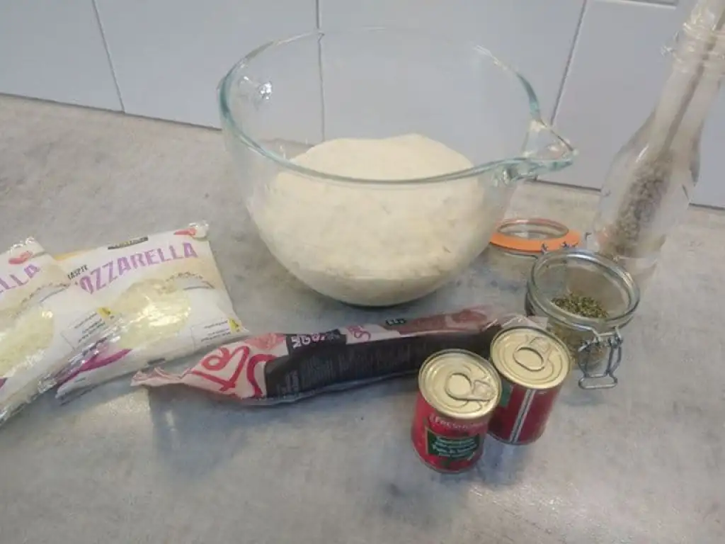 Pizza salami ingrediënten