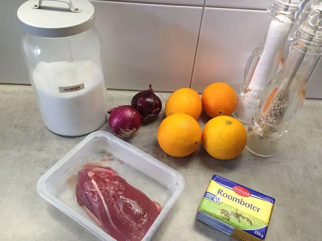 Eendenborst spiesen met sinaasappel-botersaus ingrediënten