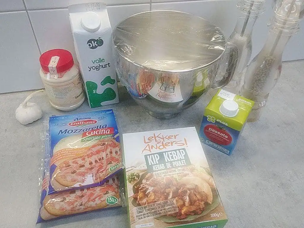 Pizza chicken kebab ingrediënten