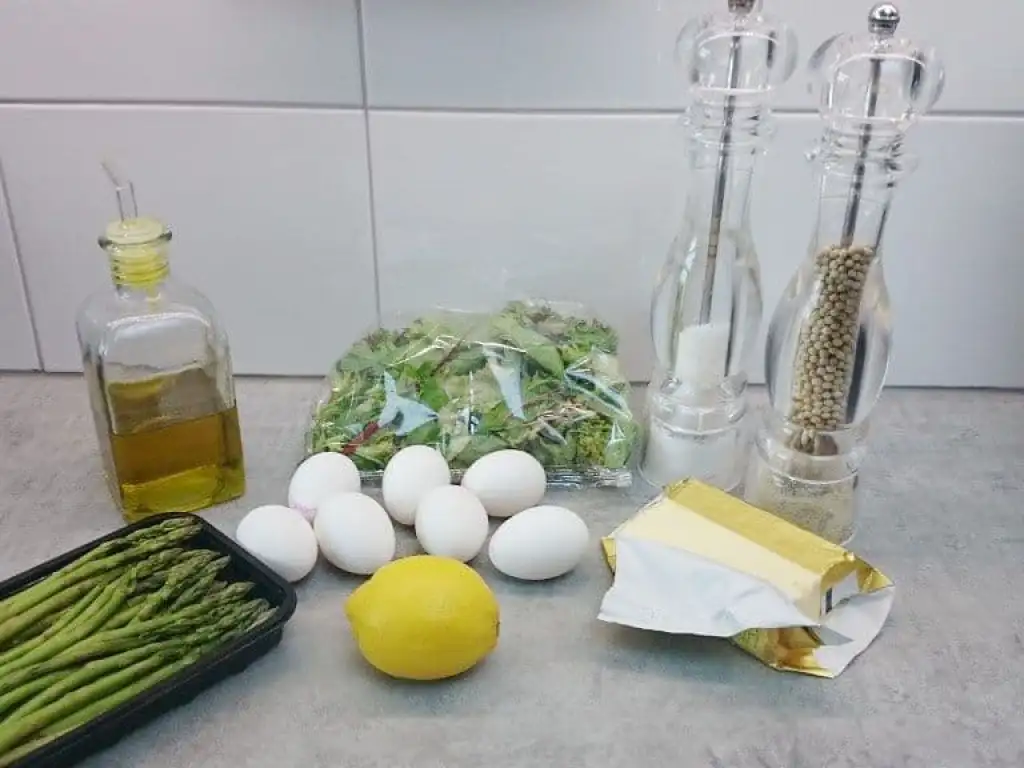 Groene aspergesalade met gepocheerd ei ingrediënten