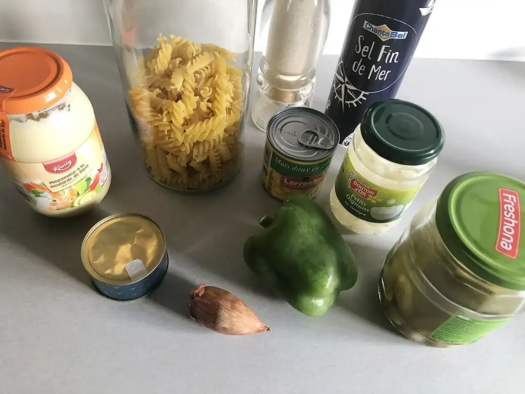 Pastasalade met tonijn ingrediënten