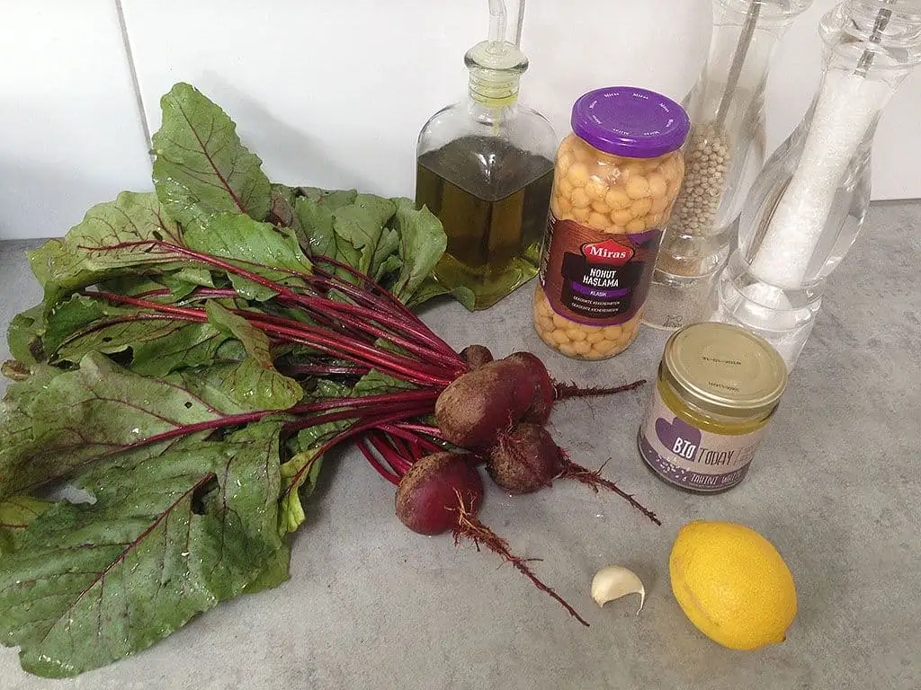 Rode bieten hummus ingrediënten