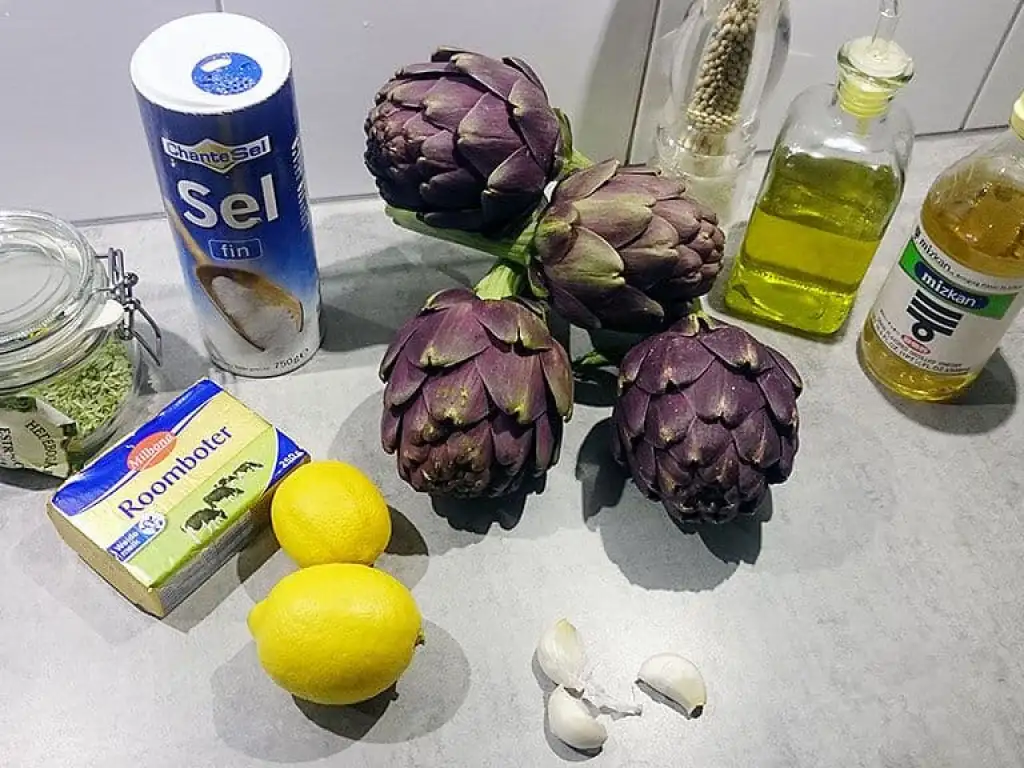 Gegrilde artisjokharten en stengels met citroen botersaus ingrediënten