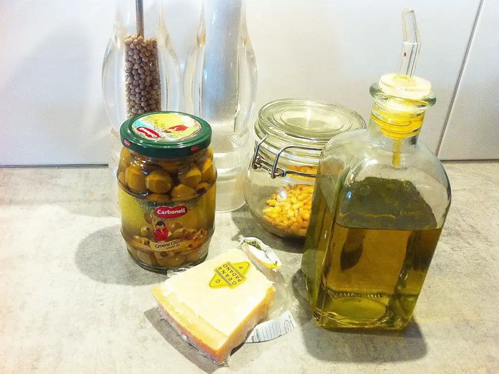 Groene olijventapenade ingrediënten