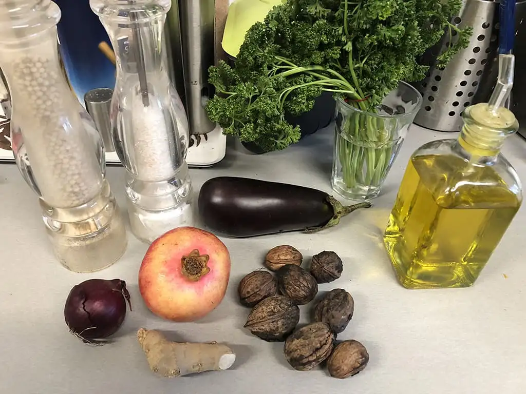 Parelcouscous salade met granaatappel en aubergine ingrediënten