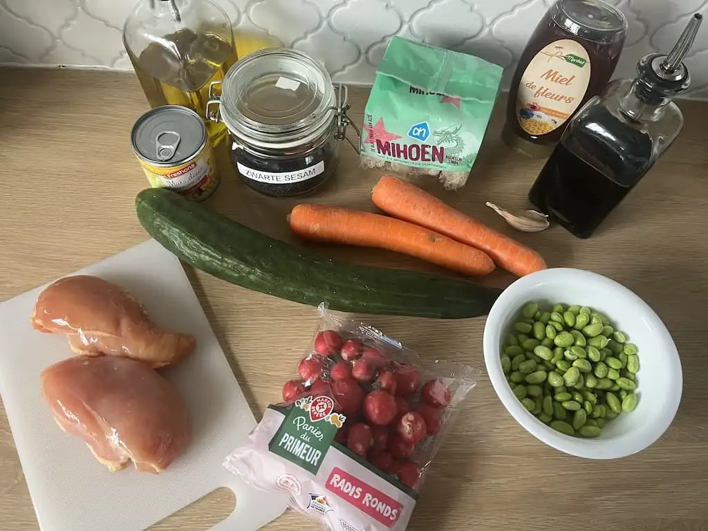 Aziatische bowl met kip ingrediënten