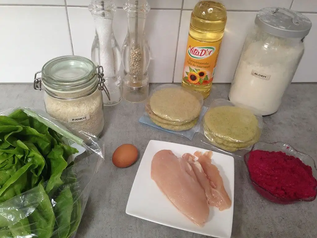 Pita met krokante kip en rode bieten hummus ingrediënten