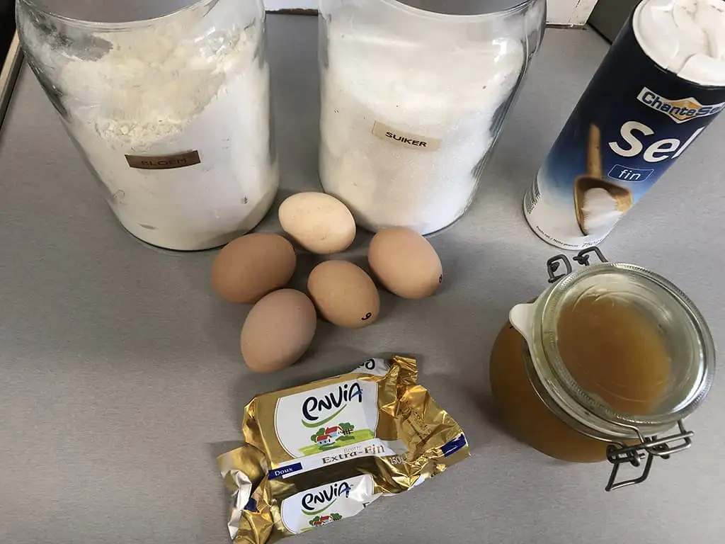 Luchtige cake met jam ingrediënten