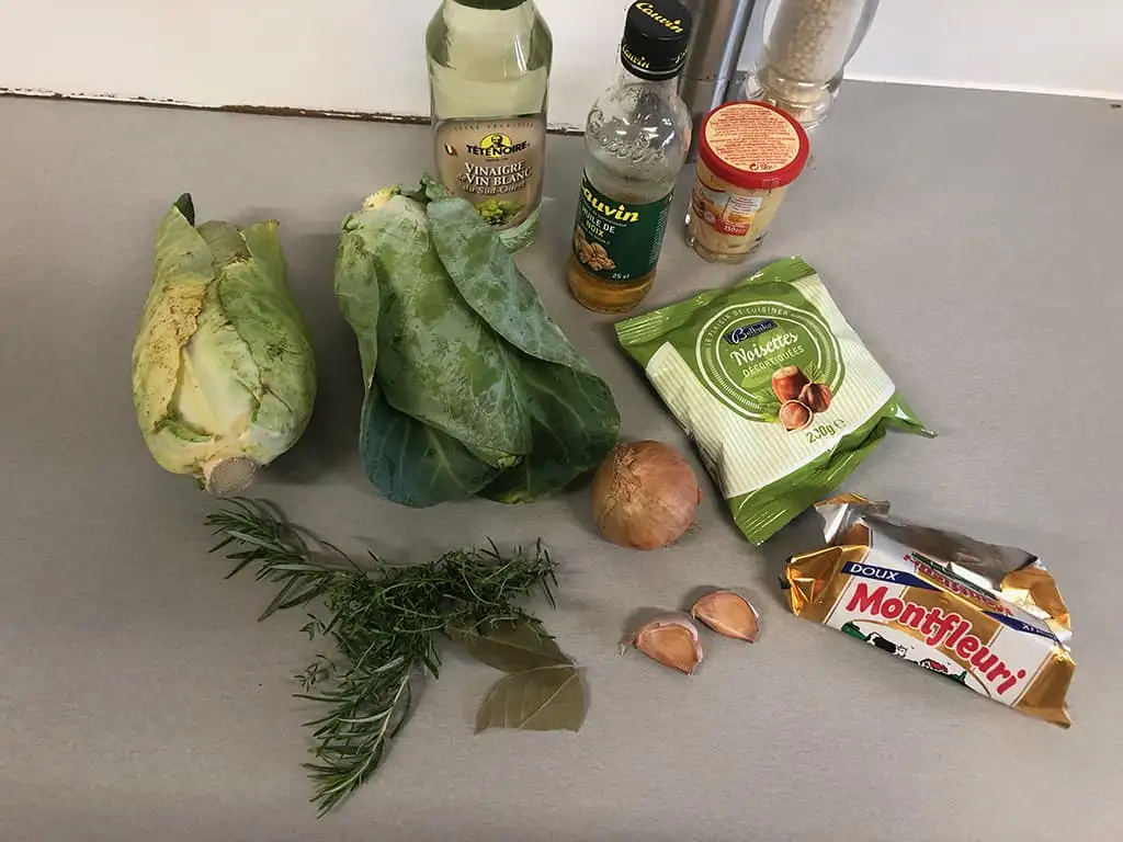 Gesmoorde spitskool met hazelnoten ingrediënten