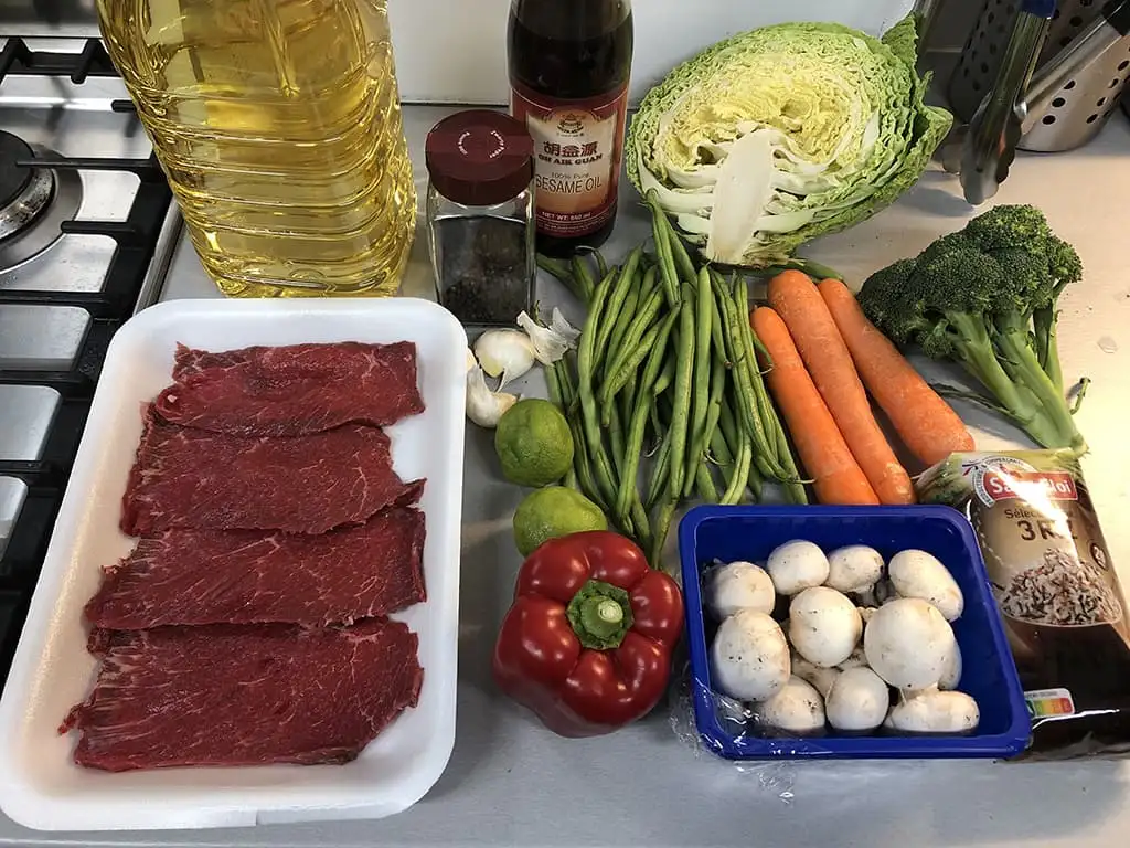 Zwarte peper-limoen biefstuk uit de wok ingrediënten