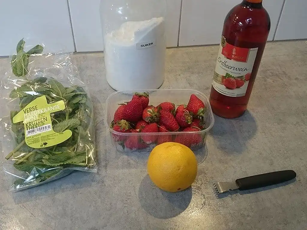 Aardbeienwijn punch ingrediënten