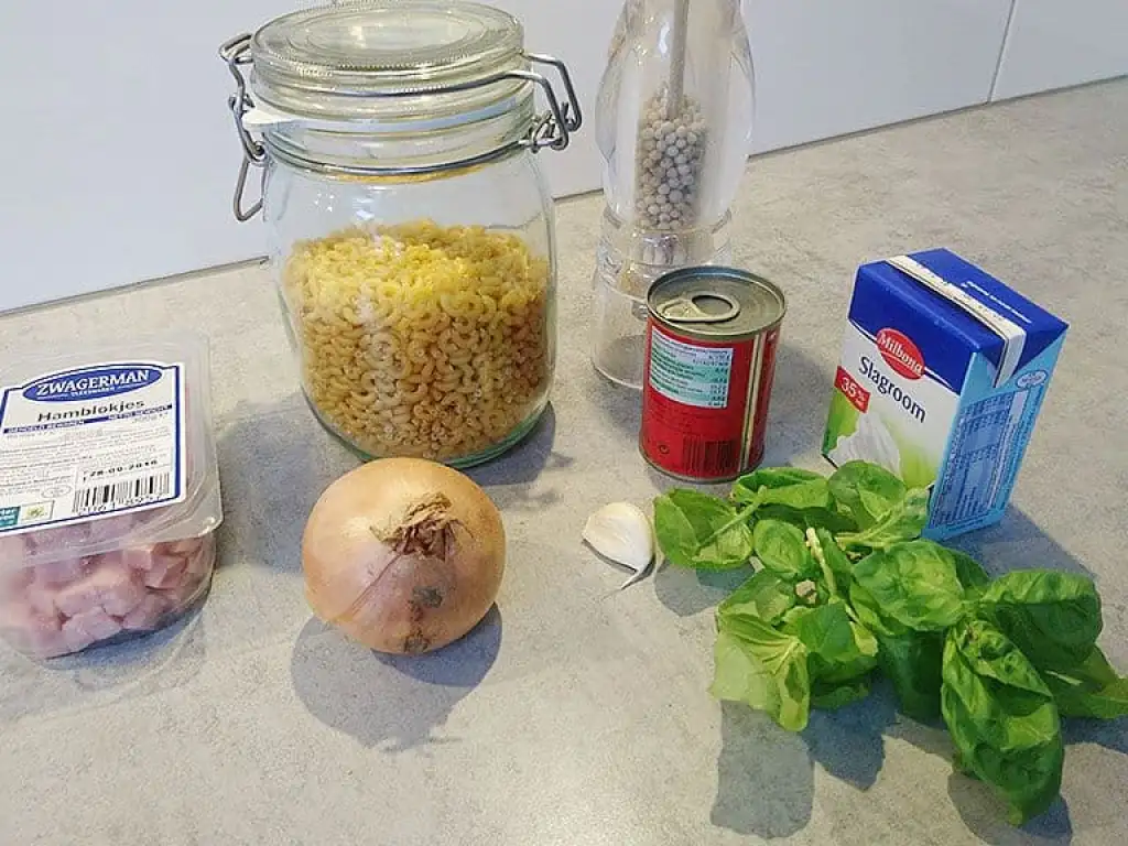 Romige macaroni met ham voor een klein budget ingrediënten