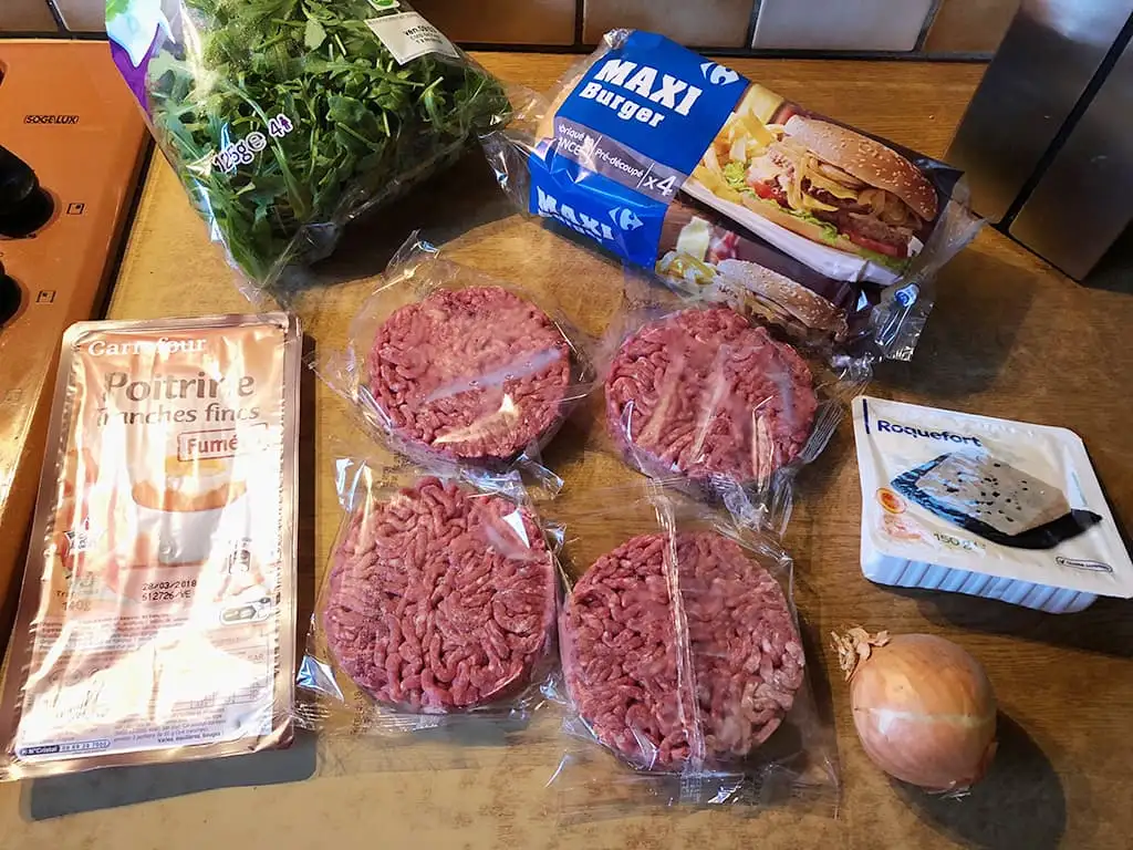 Hamburgers met blauwe kaas en spek ingrediënten