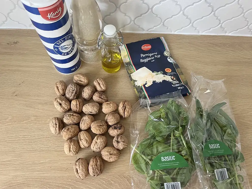 Zelf walnotenpesto maken ingrediënten