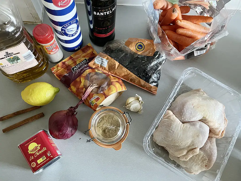 Kippenstoof met pruimen en abrikozen ingrediënten