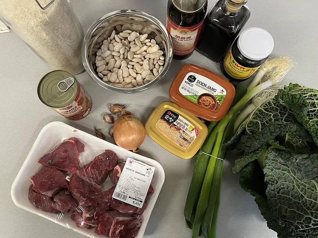 Stoofpotje van rundvlees en doenjang ingrediënten