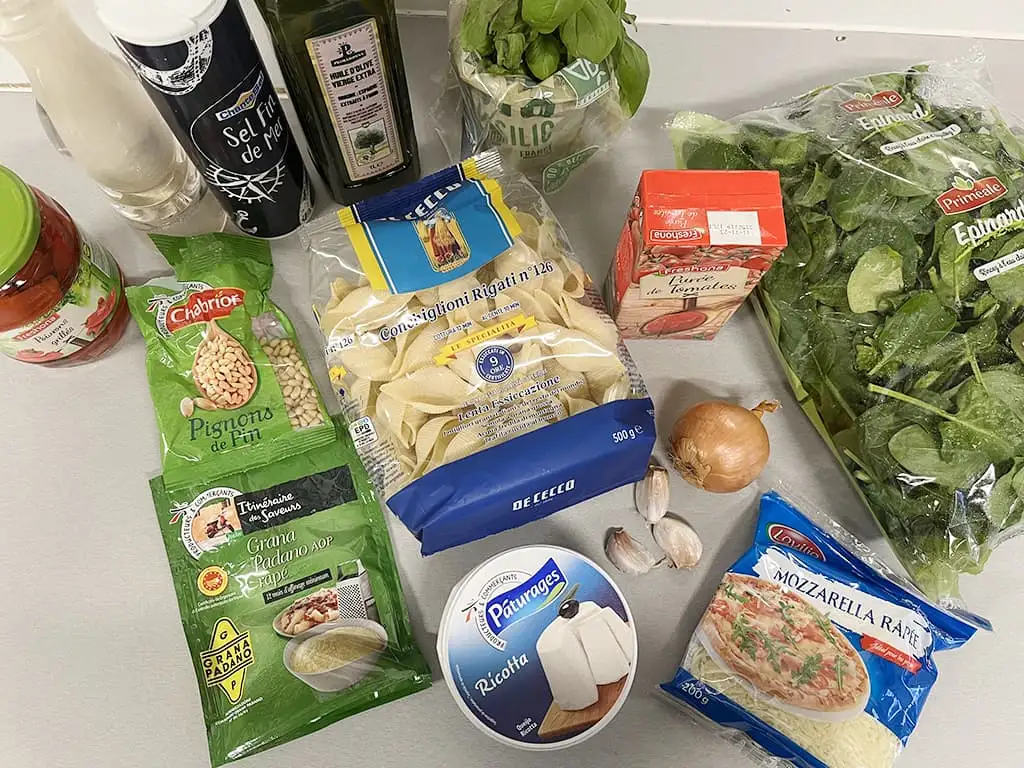 Gevulde pastaschelpen met spinazie ingrediënten