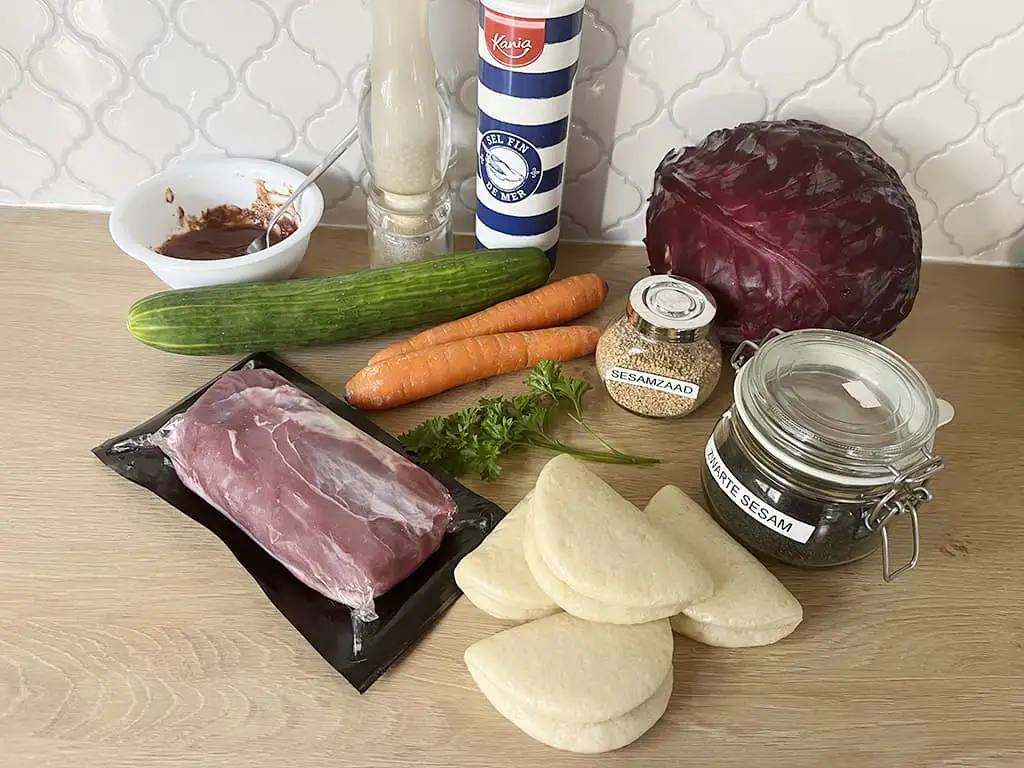 Bao buns met eend ingrediënten