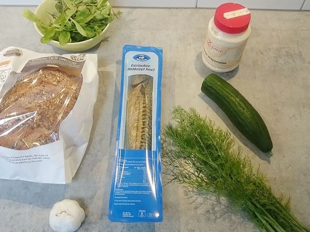 Broodje gerookte makreel met dille ingrediënten