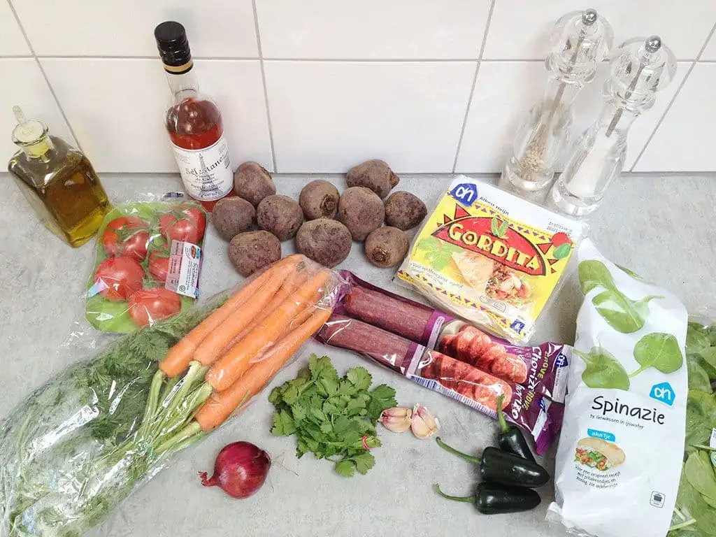 Chorizo taco's met ingelegde rode bieten ingrediënten