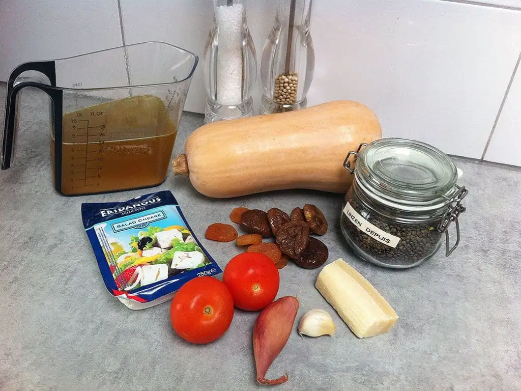 Flespompoen gevuld met linzen en feta ingrediënten