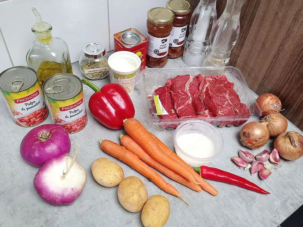 Goulashsoep met rundvlees ingrediënten