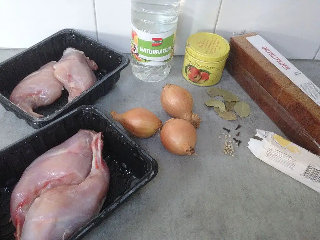 Knien in t zoer - Konijn op Limburgse wijze ingrediënten