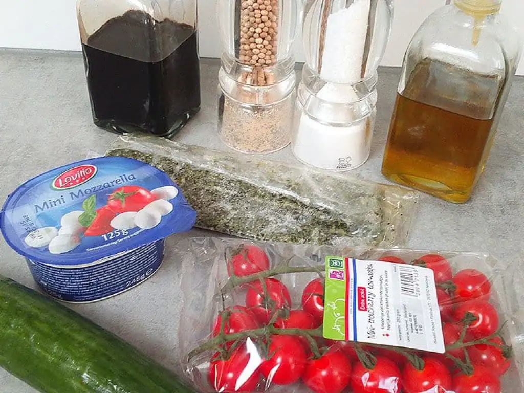 Komkommersalade met mini mozzarella ingrediënten