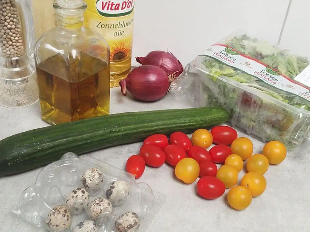 Salade met kwartelei ingrediënten