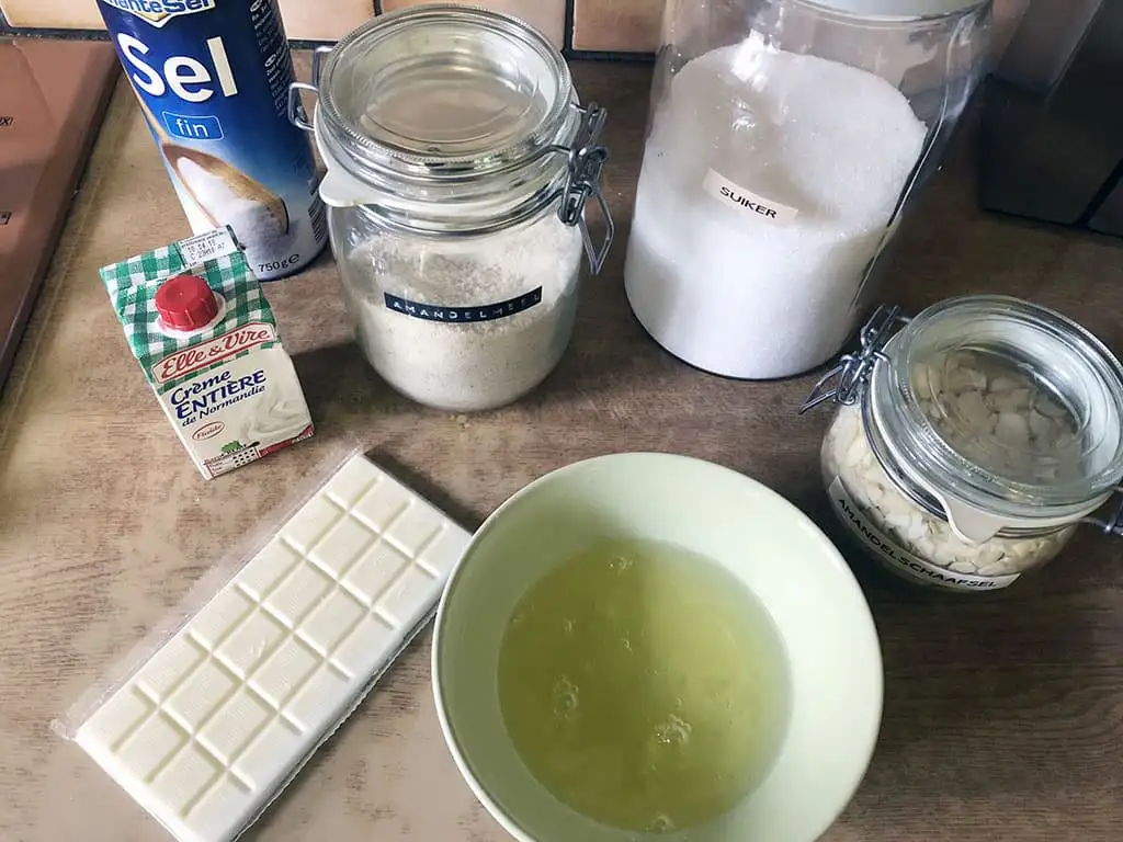 Mini pavlova met amandel en witte chocolade ingrediënten