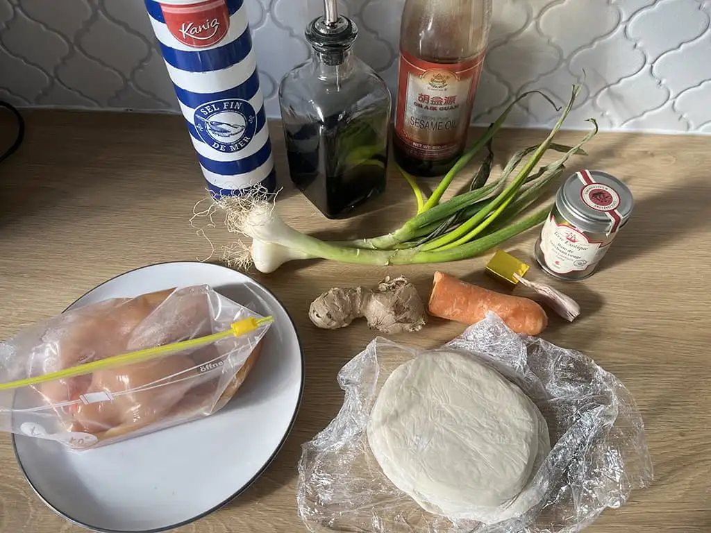 Chinese dumplings met kip ingrediënten
