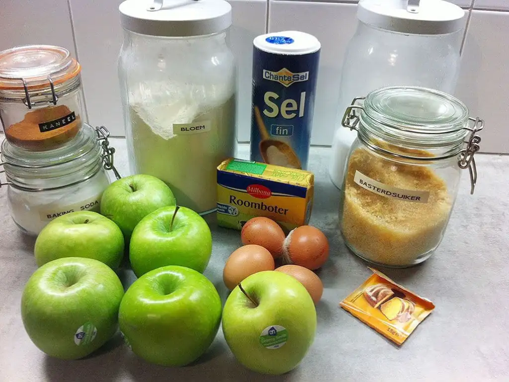 Tulband cake met appel en kaneel ingrediënten