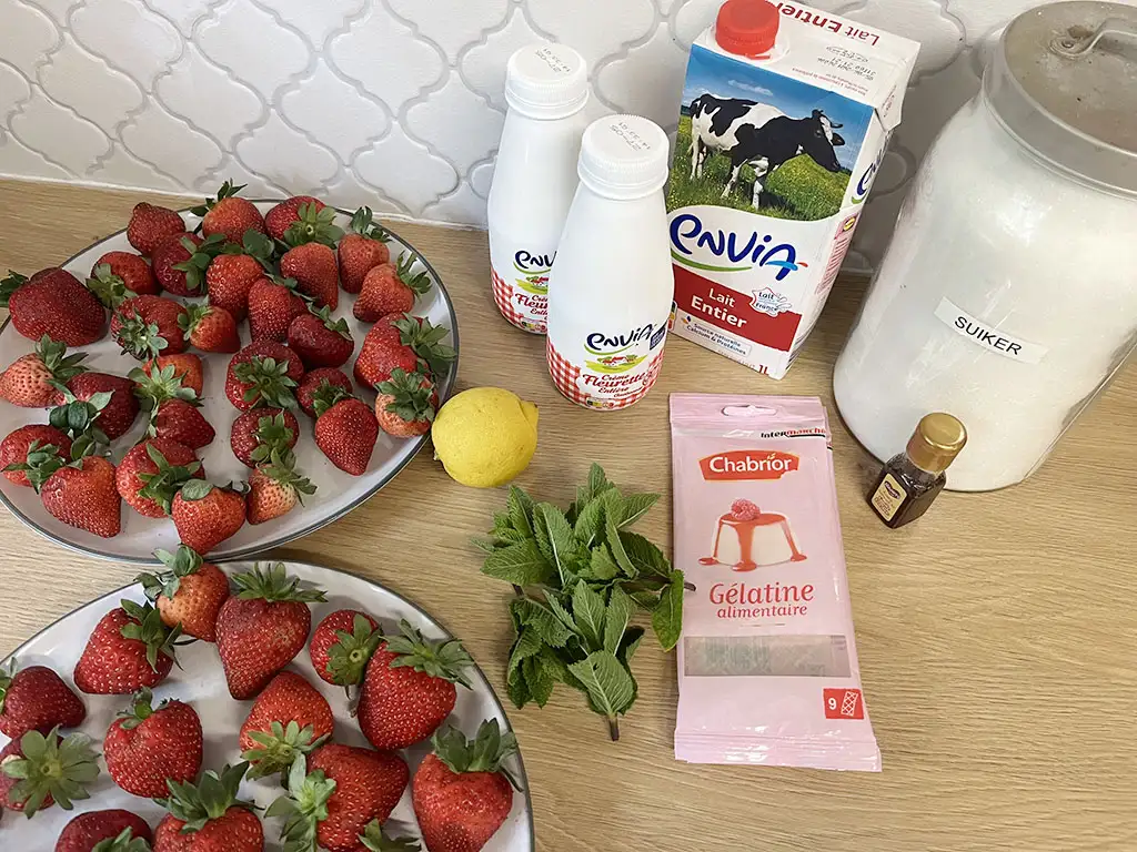 Panna cotta met aardbeien ingrediënten