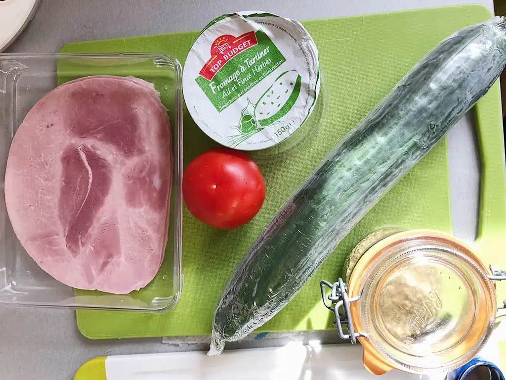 Komkommerhapjes met kruidenkaas en ham ingrediënten