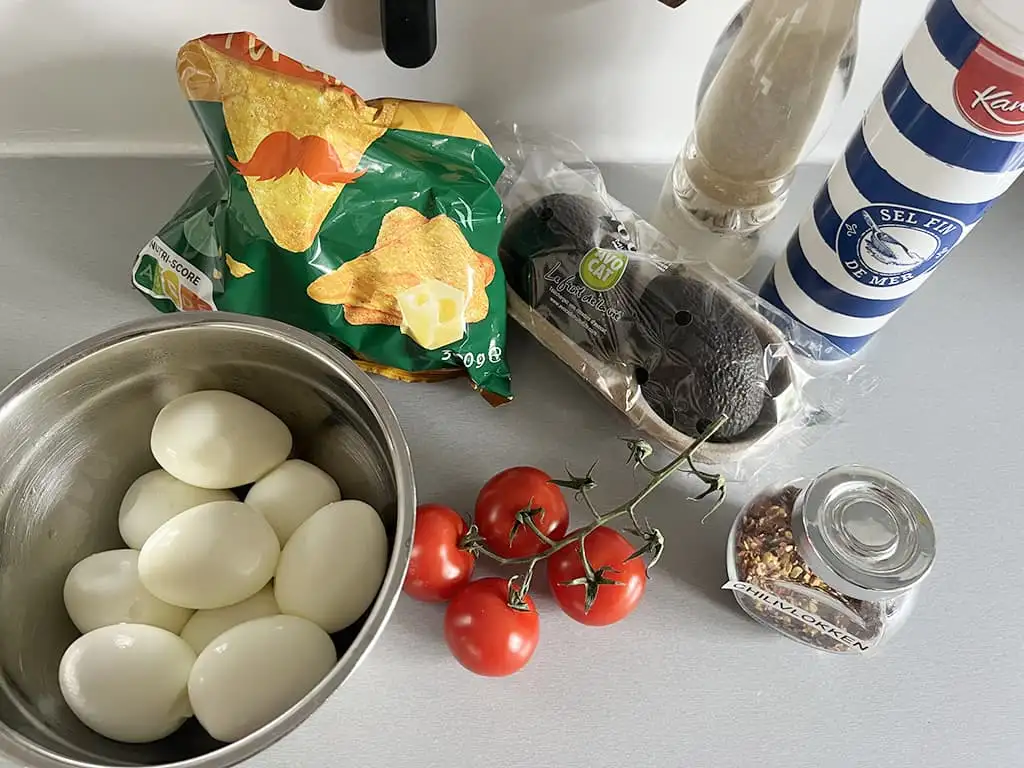 Gevulde eieren met avocado ingrediënten