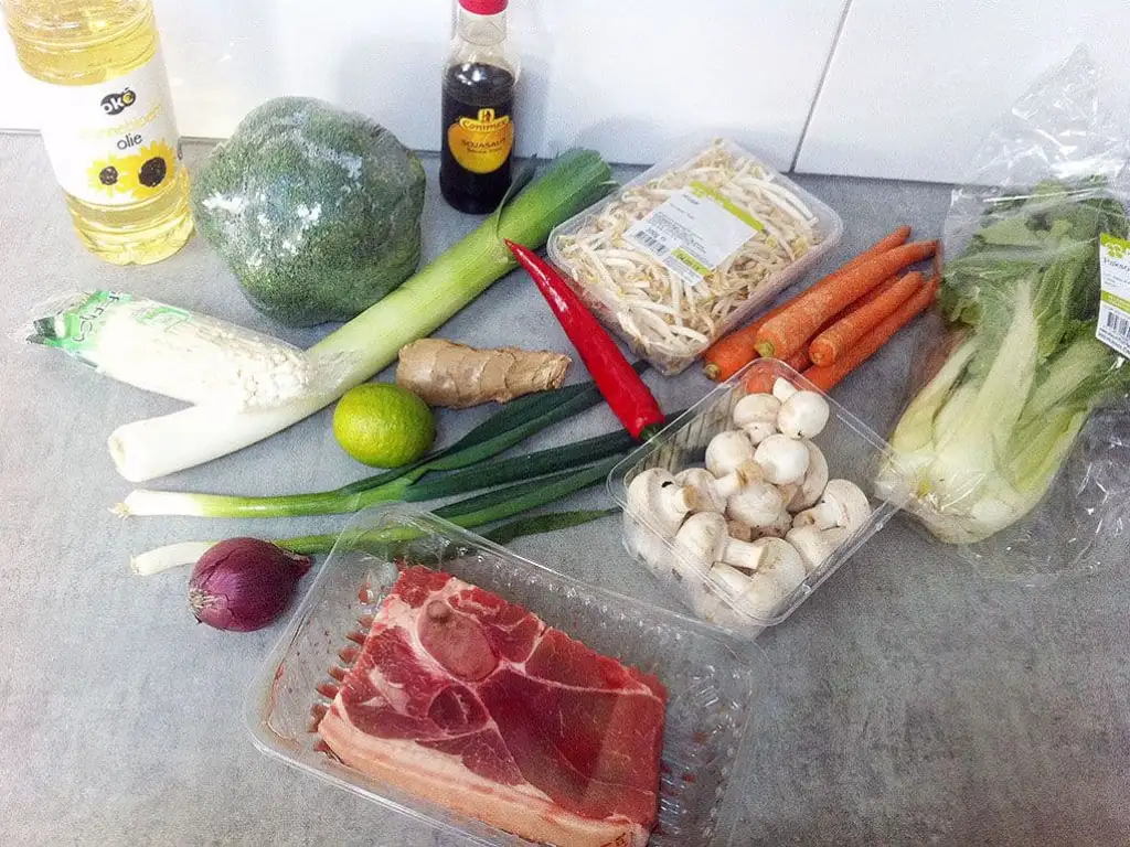 Aziatische groentesoep met ham ingrediënten