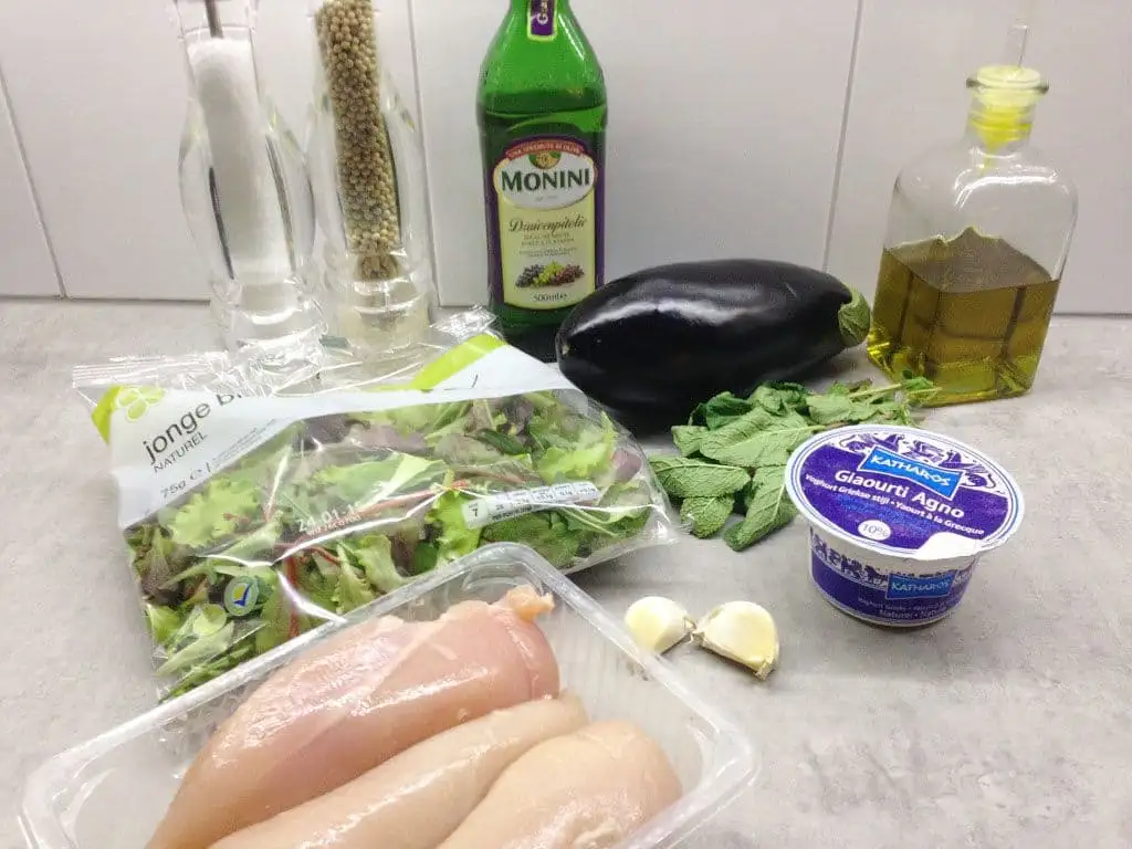 Kipsalade met oven geroosterde aubergine ingrediënten