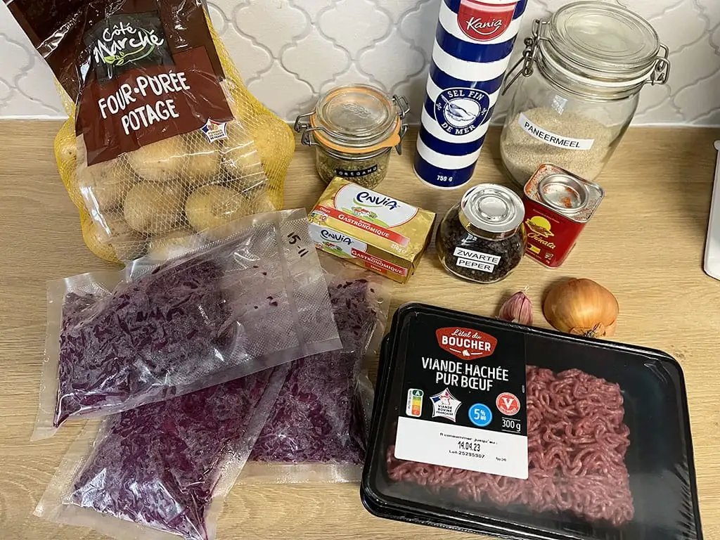 Rode kool ovenschotel met gehakt ingrediënten