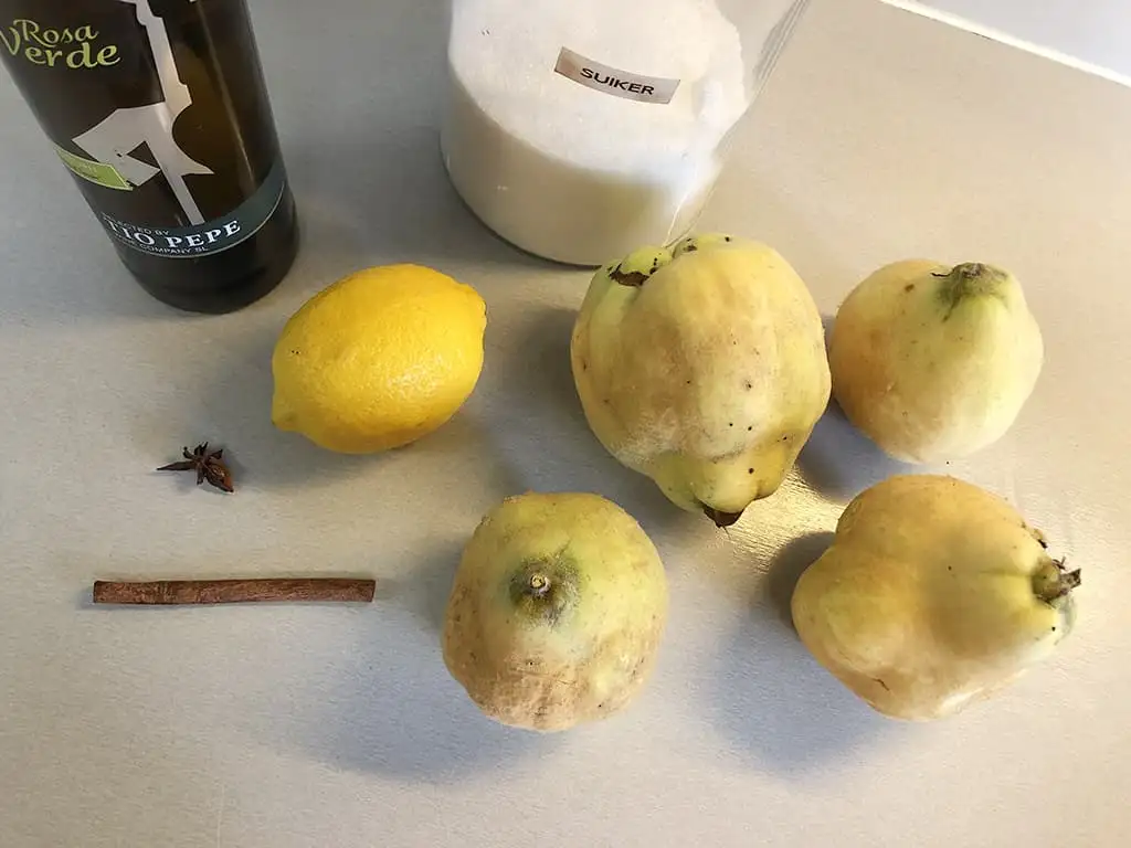 Kweepeer compote ingrediënten