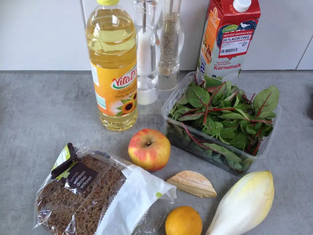 Witlof en appelsalade met karnemelk dressing ingrediënten