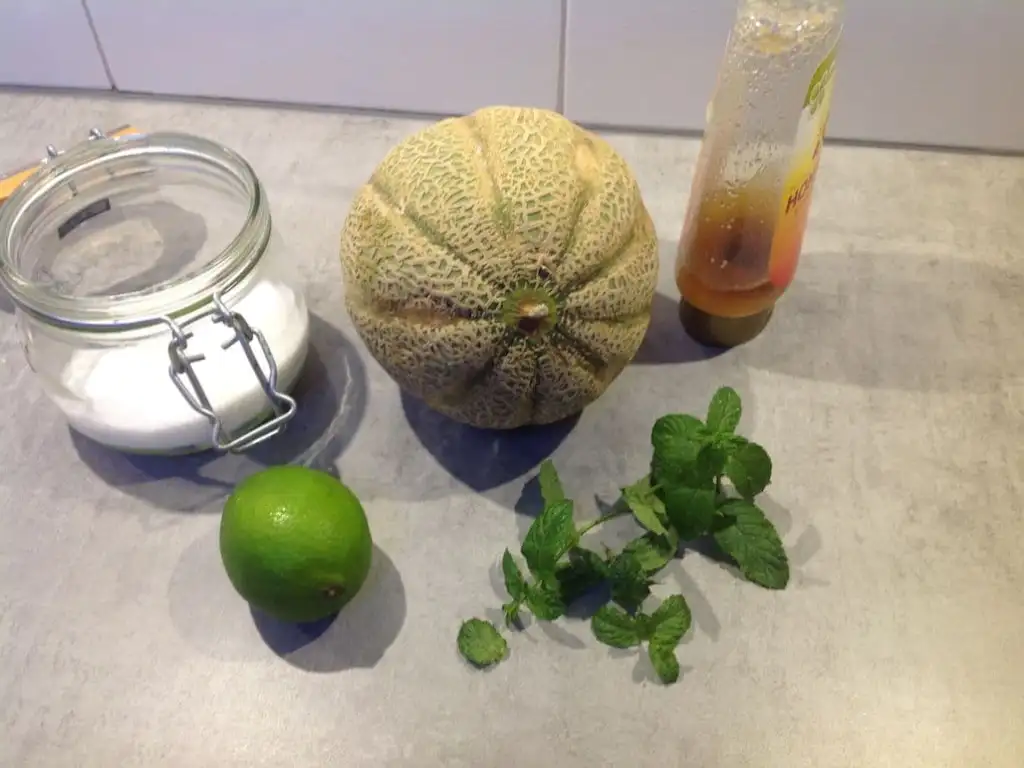 Cantaloupe met limoen, munt en honing ingrediënten