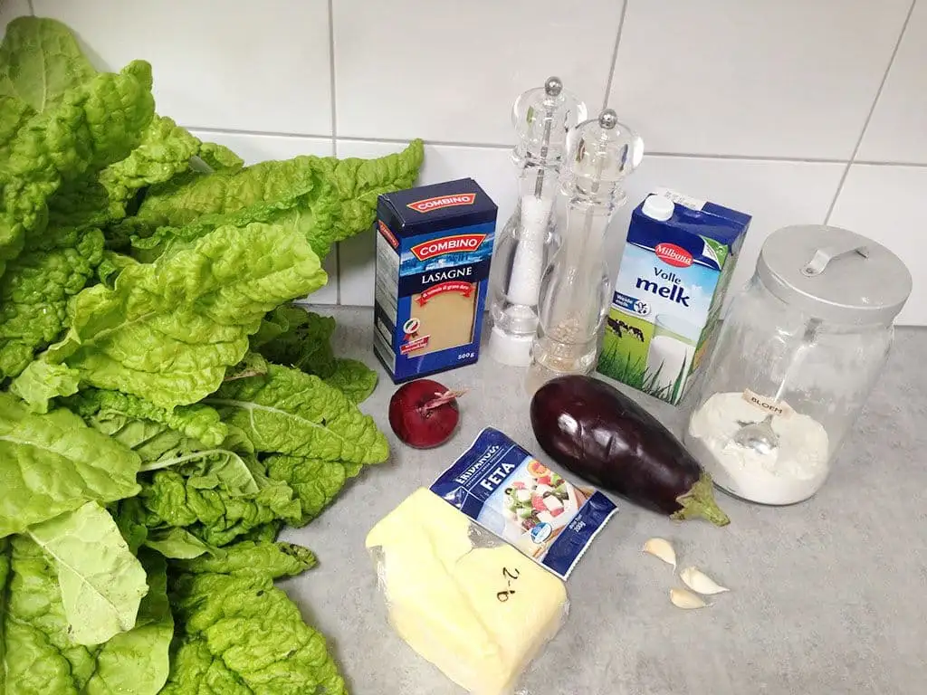 Snijbiet en aubergine lasagne ingrediënten
