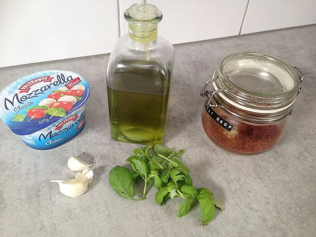 Gemarineerde mini mozzarella ingrediënten
