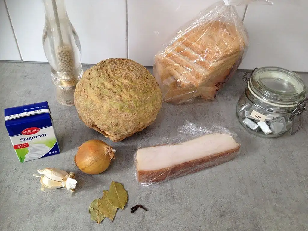 Knolselderij soep met spekvet en croutons ingrediënten